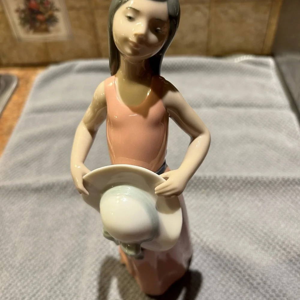 Lladro “The Dreamer” porcelain figurine. Issued 1978, retired in 1999. #5008 - Picture 4 of 10